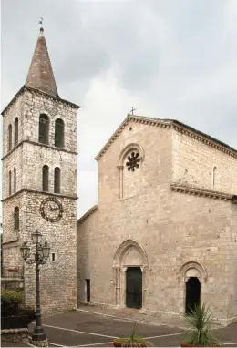  ??  ?? The Collegiate church of S. Maria in Amaseno and the ampoule of St Lawrence in Amaseno