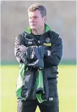  ?? FOTO: DPA ?? In Feldherrnp­ose beim Training: Dieter Hecking.