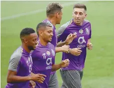  ??  ?? Herrera treinou e depois falou à Imprensa