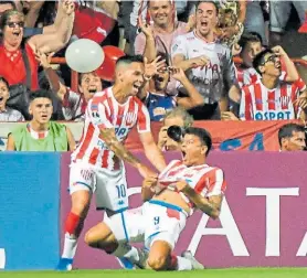  ?? AFP ?? Pura alegría. Walter Bou acaba de convertir el primer gol de Unión.