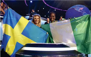  ?? Bild: Privat ?? Två av de 53 domarna i tv-programmet ”The world’s best” är artisten och sångcoache­n Margareta Svensson Riggs och Kate Henshaw från Nigeria.