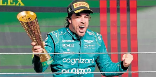  ?? // AFP ?? Fernando Alonso celebra su último podio con Aston Martin en Brasil en noviembre de 2023