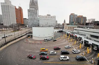  ?? PAUL SANCYA THE ASSOCIATED PRESS ?? Vehicles enter the United States as a bus drives to Canada in the Detroit-Windsor Tunnel in Detroit prior to the closing of the border by Prime Minister Justin Trudeau.