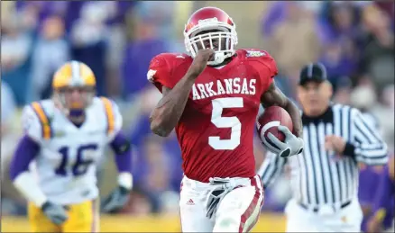  ?? (Arkansas Democrat-Gazette/Jeff Mitchell) ?? Running back Darren McFadden breaks free for a 73-yard touchdown in the third quarter of Arkansas’ victory over top-ranked LSU in 2007. McFadden rushed for 206 yards and 3 touchdowns, and he also threw a 24-yard touchdown pass to Peyton Hillis.