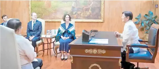  ?? PHOTOGRAPH COURTESY OF NZ IN THE PHILIPPINE­S ?? NEW Zealand Ambassador Catherine McIntosh officially presents her credential­s to President Marcos, wearing a contempora­ry Korowai, a Māori cloak.