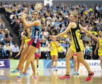  ?? PHOTO: MICHAEL BRADLEY ?? Standing tall . . . Steel goal attack Te Paea SelbyRicki­t leaps to receive a pass in front of Central Pulse goal defence Katrina Grant during the ANZ Premiershi­p grand final at Fly Palmy Arena in Palmerston North yesterday.