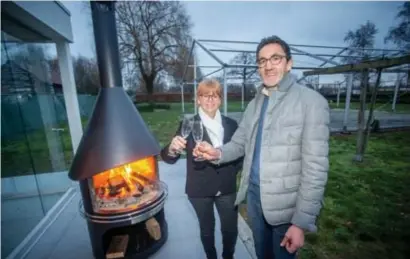  ?? FOTO KAREL HEMERIJCKX ?? Krista en Edwin Berings van Hoeve Gervan houden geen nieuwjaars­receptie dit jaar. “Nu is dat misschien een besparing. Maar wacht tot we ons feestje toch kunnen houden.”