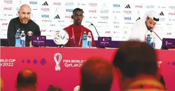  ?? (Reuters) ?? Qatar’s Almoez Ali and coach Felix Sanchez (left) during the press conference at the Qatar National Convention Centre in Doha yesterday.