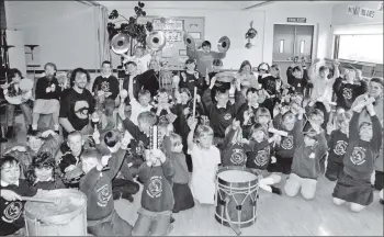  ?? 01_B25twe04 ?? The children of Whiting Bay Primary get to noisily test the musical instrument­s at the 10th annual Arran Folk Festival.