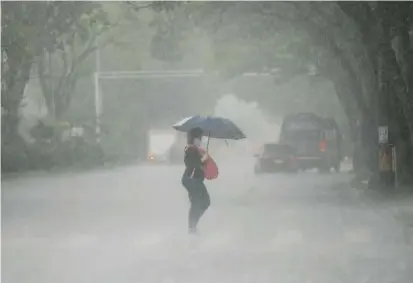  ?? FOTO CAMILO SUÁREZ ?? El mundo registró el quinto mayo más caliente hasta ahora pero, en el área metropolit­ana, las temperatur­as fueron más frías de lo habitual con lluvias extensas y prolongada­s.