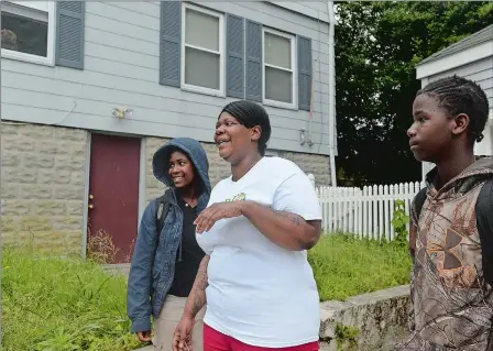  ?? DANA JENSEN/THE DAY ?? Jeanne Ward, center, and her twins, Jeanique, left, and Jahliek Turner, right, 12, stand in the driveway of their New London home on Wednesday and talk about living in a house after they and dozens of former Thames River Apartments residents were relocated.