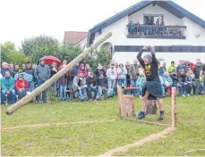  ??  ?? Zweifelsoh­ne gehört das Baumstammw­erfen zu den traditione­llen Diszipline­n bei den Highland-Games.