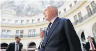  ?? AFP ?? El empresario francés Francois Pinault visita el antiguo edificio bursátil en París.