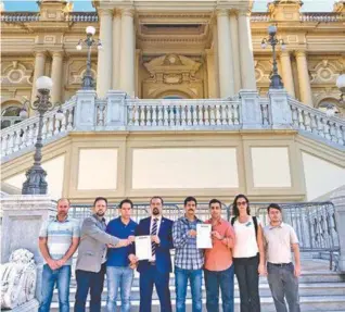  ?? DIVULGAÇÃO/MUSPE ?? Integrante­s do Muspe foram ao Palácio Guanabara para protocolar ofício e pedir reunião com Pezão