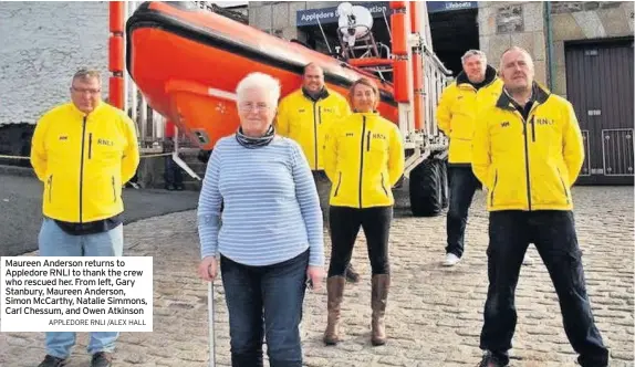  ?? APPLEDORE RNLI /ALEX HALL ?? Maureen Anderson returns to Appledore RNLI to thank the crew who rescued her. From left, Gary Stanbury, Maureen Anderson, Simon McCarthy, Natalie Simmons, Carl Chessum, and Owen Atkinson