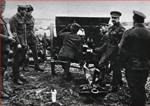  ?? ?? Allied assistance
British soldiers operate a gun alongside White army troops near Archangel in 1919J during the civil war against Bolshevik forces. Russia’s former First World War alliesJ including BritainJ provided weapons and support for the White cause