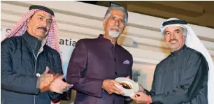  ??  ?? Abdul Rehman Falaknaz (left), Shyam Bhatia and Saeed Hareb (right) during the Shyam Bhatia Annual Awards ceremony on Sunday.