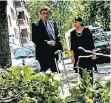  ?? FOTOS: BRETZ ?? OB Dirk Elbers (CDU) mit Feuerwehrd­ezernentin Helga Stulgies.