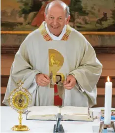  ?? Foto: Kollmann ?? Pfarrer Alois Loeßl verabschie­dete sich von seiner Mündlinger Pfarrei St. Johannes der Täufer.