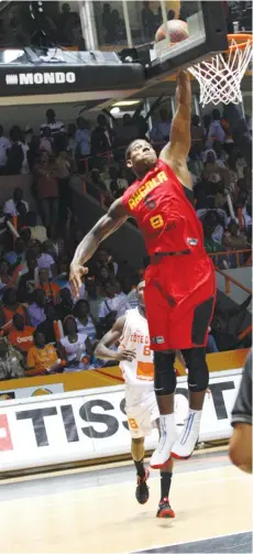  ?? AGOSTINHO NARCISO| EDIÇÕES NOVEMBRO ?? Extremo estreou-se no Africano das Nações, Afrobasket´2005