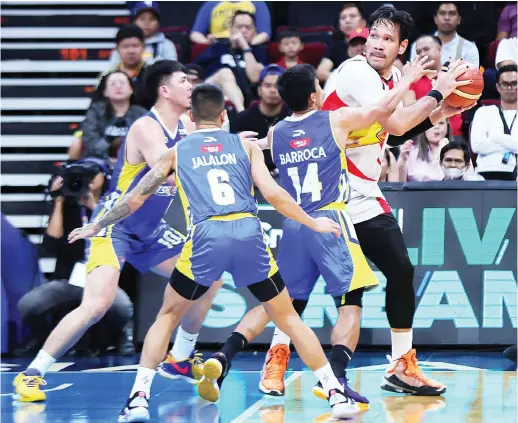  ?? PHOTO BY RIO DELUVIO ?? THREE VERSUS ONE
San Miguel’s June Mar Fajardo looks to pass the ball as three Magnolia players rush in to defend him in Game 2 of the PBA Commission­er’s Cup Finals at the Mall of Asia Arena in Pasay City on Sunday, Feb. 4, 2024.