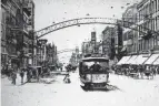  ?? METROPOLIT­AN LIBRARY COLUMBUS ?? Arch City indeed: Lighted arches once adorned Downtown streets, such as in this 1904 photo looking south from State and High streets.