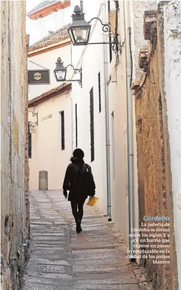  ?? VALERIO MERINO ?? Córdoba La judería de Córdoba se formó entre los siglos X y XV, un barrio que supone un paseo irremplaza­ble en la ciudad de los patios blancos