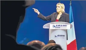 ??  ?? Posturas. Marine Le Pen representa a un partido de ultraderec­ha que ha sido asociado con el racismo.