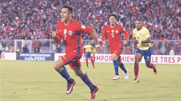  ??  ?? ► Alexis corre como un loco luego de convertir el 2-1 salvador de Chile frente a Ecuador.