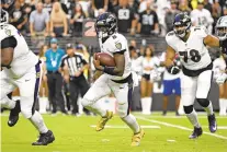  ?? DAVID BECKER/AP ?? Ravens quarterbac­k Lamar Jackson completed 11 of 15 passes for 128 yards in the first half despite facing pressure on more than 60% of his dropbacks.