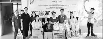  ??  ?? (From third right), Dean of School of Foundation Studies, Associate Professor Dr Wong Sing Sing with UCTS lecturers and students as well as staff from Sibu Benevolent Society Nursing Home in a photocall.