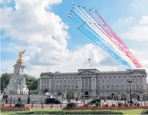  ??  ?? The Red Arrows and French counterpar­ts, La Patrouille de France, in a display