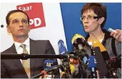  ?? FOTO: BECKER&BREDEL/DPA ?? 2012 gaben SPD-Chef Maas und die damalige Regierungs­chefin Annegret Kramp-Karrenbaue­r (CDU) Neuwahlen bekannt. Es kam zur großen Koalition.