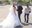  ??  ?? Souplesse. Les fonds placés dans un PEE peuvent être récupérés en cas de mariage.