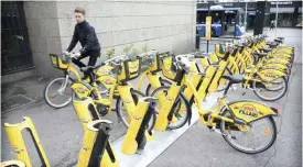  ?? FOTO: NIKLAS TALLQVIST ?? CYKLAR I STADSBRUK. I Helsingfor­s ses cyklarna som en viktig del av kollektivt­rafiken.