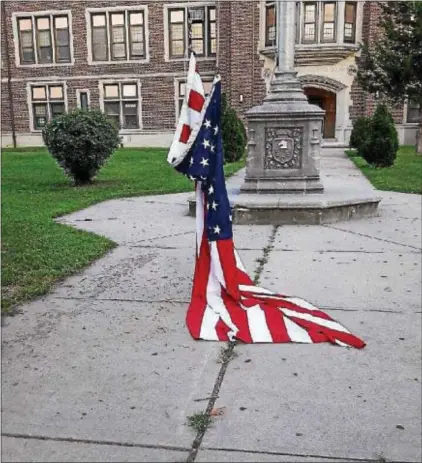  ??  ?? Kids left the American flag this way outside a city school.