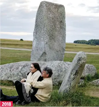  ??  ?? Mrs Roniger and her husband recreate the scene – without leaning on the stone