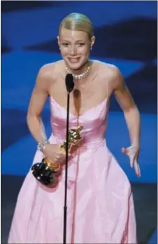  ?? ERIC DRAPER — THE ASSOCIATED PRESS FILE ?? Gwyneth Paltrow, wearing a soft pink by Ralph Lauren gown, accepts the Oscar for best actress for her role in “Shakespear­e In Love” during the 71st Annual Academy Awards in Los Angeles.