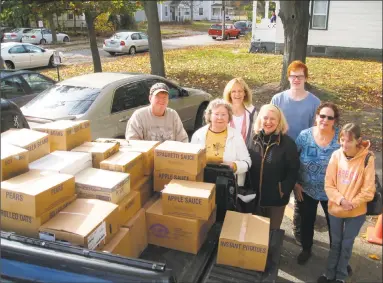  ?? Photo by Audree Peters ?? Helping to unload food donations at F.I.S.H. Food Pantry in Torrington, from left, are Jonathan Zeiner, June Zeiner, Torrington Woman’s Club chairwoman of education; Karen Zeiner; Deidre Houlihan DiCara, F.I.S.H. executive director; Trevor Zeiner;...