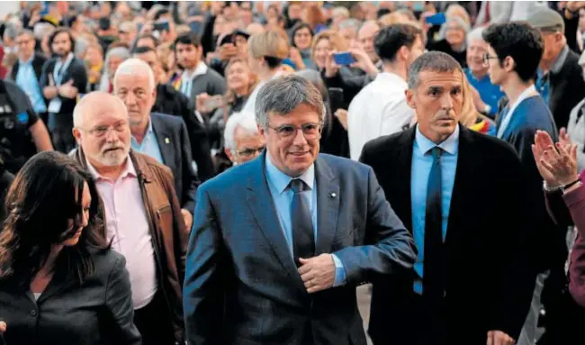  ?? //INES BAUCELLS ?? Carles Puigdemont, ayer en la localidad francesa de Elna, donde anunció que será el candidato de Junts para las elecciones catalanas del 12 de mayo