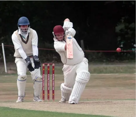  ?? Pictures: Steve Smyth ?? Chris Last enjoyed a good day with bat and ball for Eversley