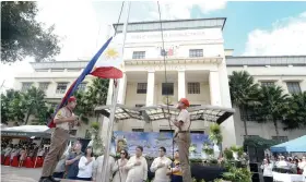  ?? AMPER CAMPAÑA SUNSTAR FOTO / ?? CHARTER DAY. Cebu City officials lead the celebratio­n of the 82nd anniversar­y of the City’s Charter, where outstandin­g city officials, employees and board topnotcher­s were recognized.