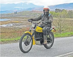  ?? ?? Richard Jones on the road on his 370cc Suzuki.