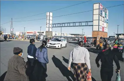  ?? Puttick
Photos: James ?? Survival: Jabulani Mall (above) in Soweto was hit hard by the unrest. Street trader Pretty Dube (left) sells a range of products, and Monique Marungwane (below) started selling fruit and vegetables after she lost her job.