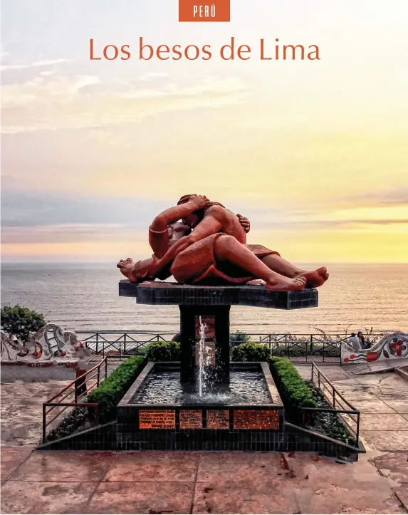  ??  ?? Escultura El beso, del reconocido artista Víctor Delfín.