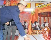  ?? DEEPAK SANSTA/HT ?? Chief minister Jai Ram Thakur paying obeisance at a gurdwara on the occasion of birth anniversar­y of Guru Gobind Singh in Shimla on Friday.