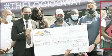  ??  ?? EEMPA Chairman Mthunzi ‘Shadow’ Zwane receives the E50 000 replica cheque from Business Eswatini (BE) President Andrew le Roux (front R) and Minister of Sports, Culture and Youth Affairs Harries ‘Madze’ Bulunga (front L).