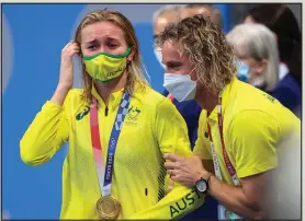  ?? Photo / Getty Images ?? Ariarne Titmus and Dean Boxall . . . a crying shame.