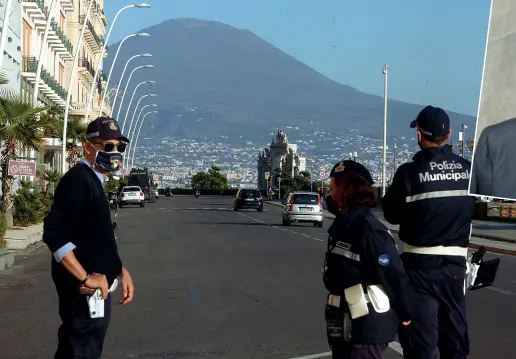  ??  ?? L’imprendito­re
Maurizio Marinella, il «re» delle cravatte ha appena superato la malattia Racconta la sua esperienza di paziente e commercian­te oggi «chiuso»