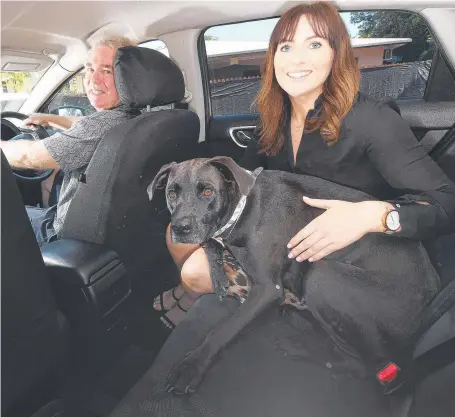  ?? Picture: KATRINA BRIDGEFORD ?? Uber driver Gavin Puddey with passengers Anna Whelan and dog Roscoe.